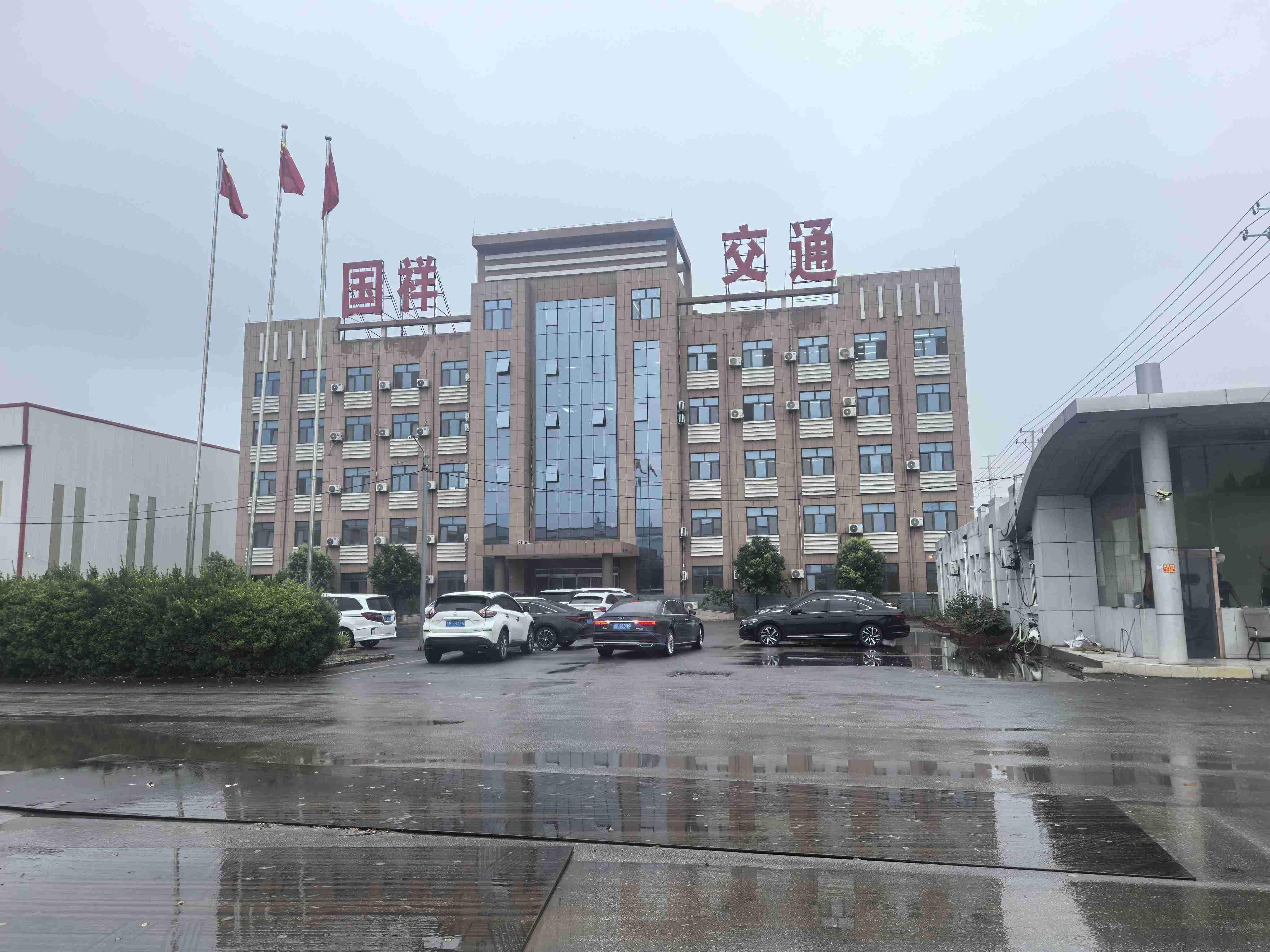 自贡市热镀锌波形护栏浸塑波形护栏 - 一站式服务